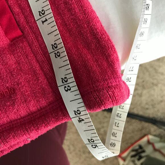 Patagonia women’s medium middle layer, half zip jacket in fuschia pink  - Picture 5 of 8